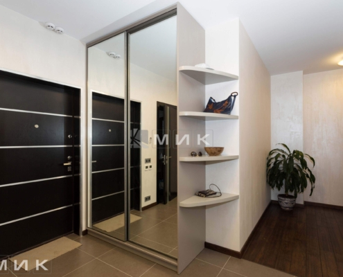 меблі для передпокою з дзеркалами Шафа в передпокої із дзеркальними фасадами