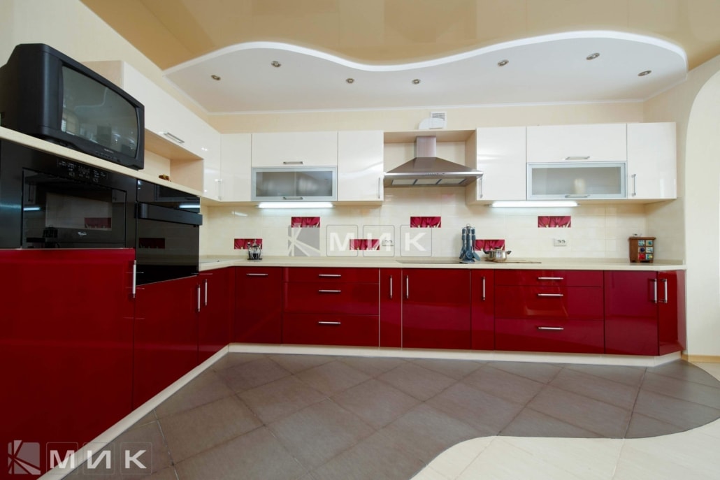 Кухонный гарнитур двухцветный. Акриловый кухонный гарнитур. Итальянский пластик мебель. Современные кухонные гарнитуры прямые. Двухцветные кухонные гарнитуры.