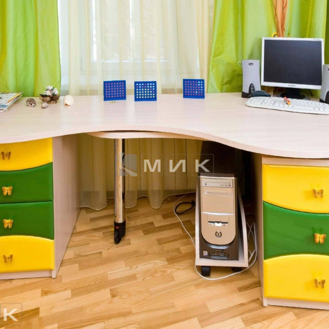 компьютерный-стол-для-детской-в-желто-зеленой-гамме-115 компьютерный-стол-для-детской-в-желто-зеленой-гамме-115
