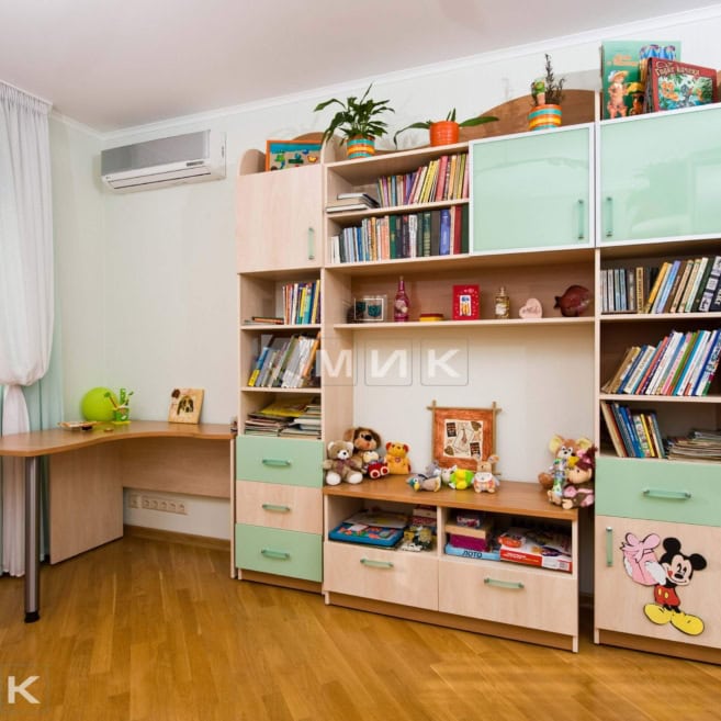 стенка-и-стол-в-детскую-на-фото-232 стенка-и-стол-в-детскую-на-фото-232