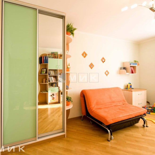 шкаф-купе-зеркальный-на-фото-235 шкаф-купе-зеркальный-на-фото-235