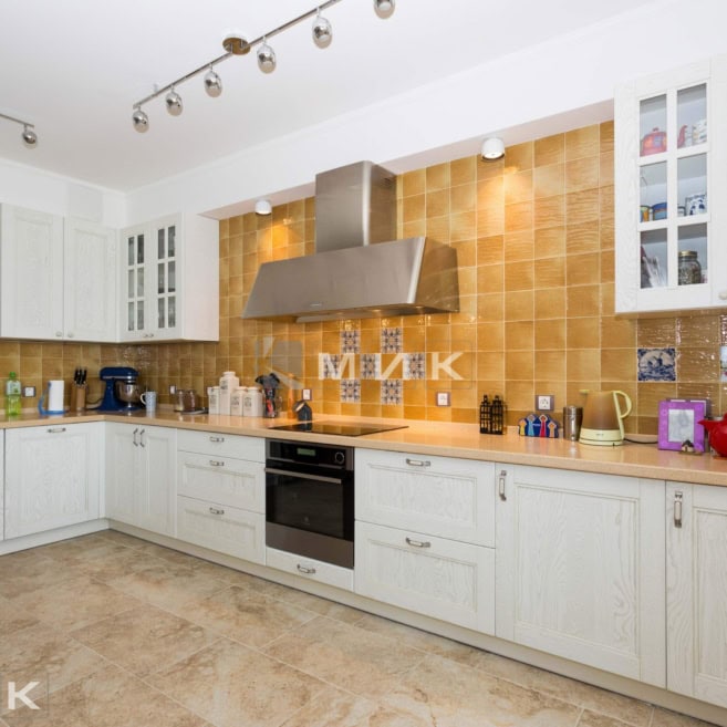 классическая-кухня-в-белом-цвете-3004 классическая-кухня-в-белом-цвете-3004