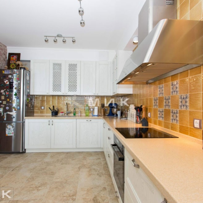 классическая-кухня-в-белом-цвете-3005 классическая-кухня-в-белом-цвете-3005