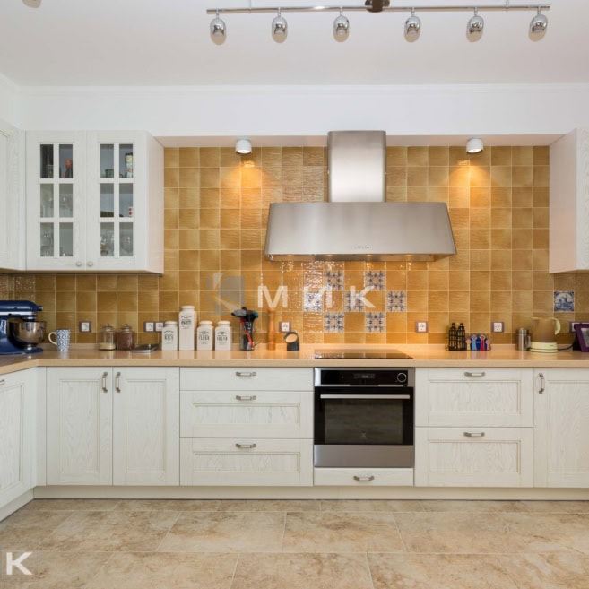 классическая-кухня-в-белом-цвете-3006 классическая-кухня-в-белом-цвете-3006