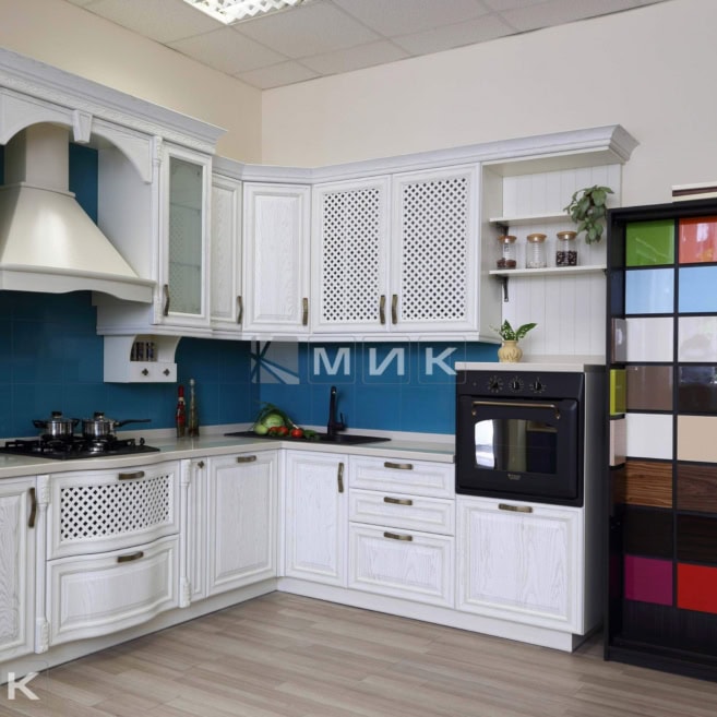 классические-кухни-из-дерева-белая-3018 классические-кухни-из-дерева-белая-3018