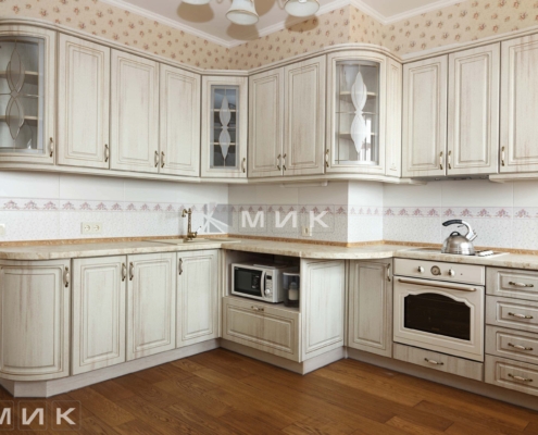 Елегантна кухня з патинованими МДФ фасадами — MIK Меблі Кухонний гарнітур із МДФ фасадами в плівці з патиною від MIK