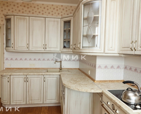 Простора кухня з унікальними патинованими фасадами МДФ — створіть свій ідеальний інтер'єр з MIK Кухня з фасадами МДФ, покритими плівкою та патиною