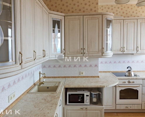 Кухня в класичному стилі з декоративною патиною на фасадах — MIK Меблі Класична кухня з фасадами із МДФ плівка плюс патина