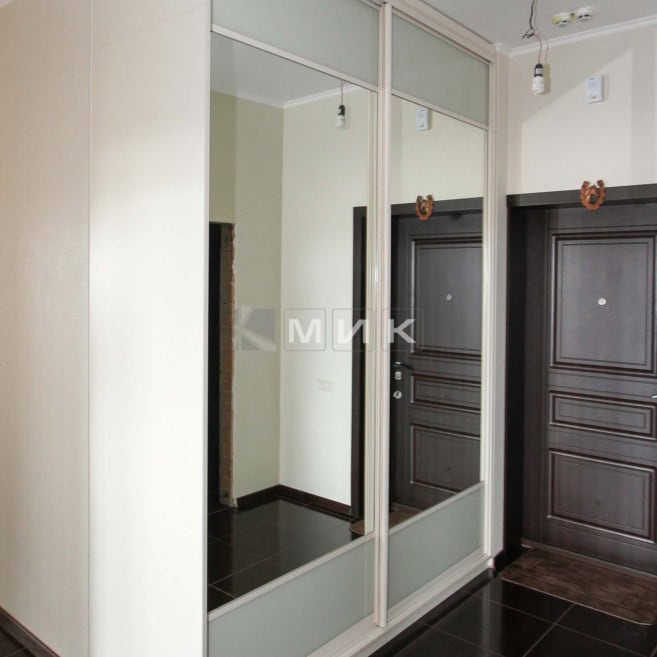 белый-встроенный-шкаф-купе-на-фото-225 белый-встроенный-шкаф-купе-на-фото-225