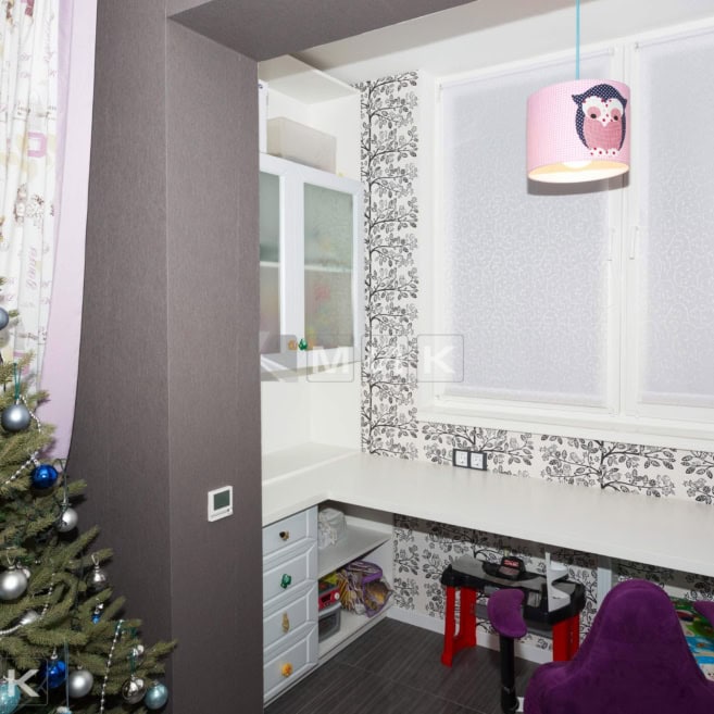 Белый-стол-в-детскую-комнату-(Маяковского-21а)-1004 Белый-стол-в-детскую-комнату-(Маяковского-21а)-1004