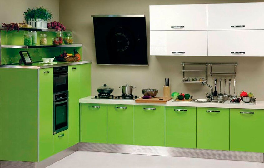 кухня-зелёная-с-белым