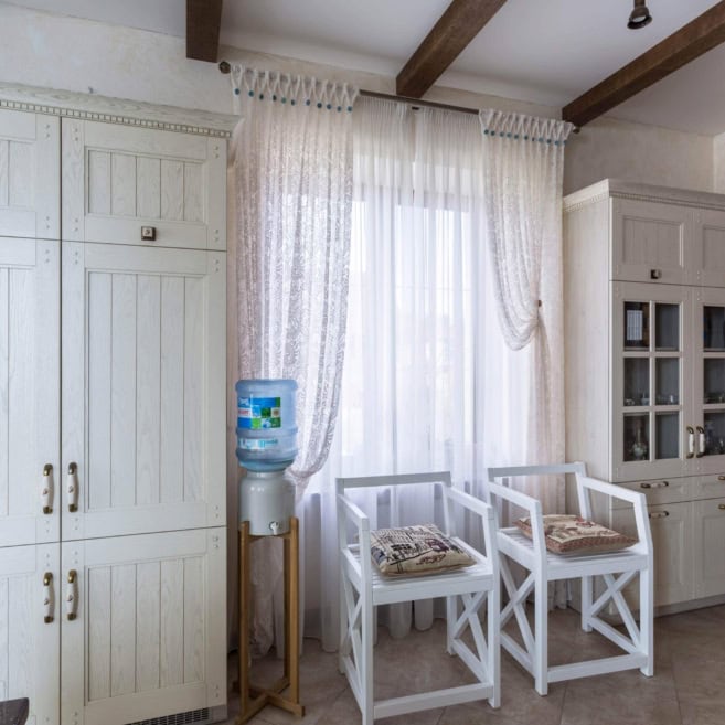 Кухня-классика-барные стулья белые-(натуральное-дерево)--1022 Кухня-классика-барные стулья белые-(натуральное-дерево)--1022