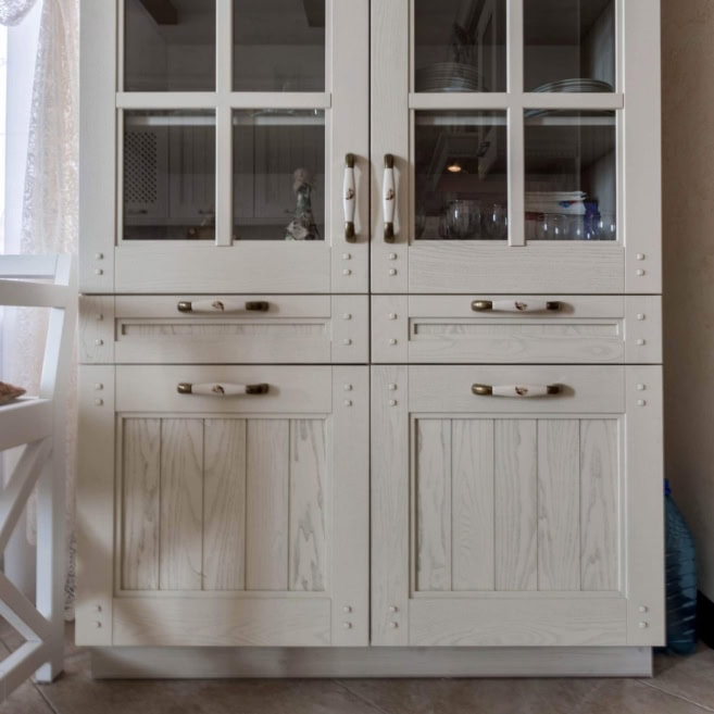 Кухня-классика-колба с водой прячиться за сервантом-(натуральное-дерево)--1024 Кухня-классика-колба с водой прячиться за сервантом-(натуральное-дерево)--1024