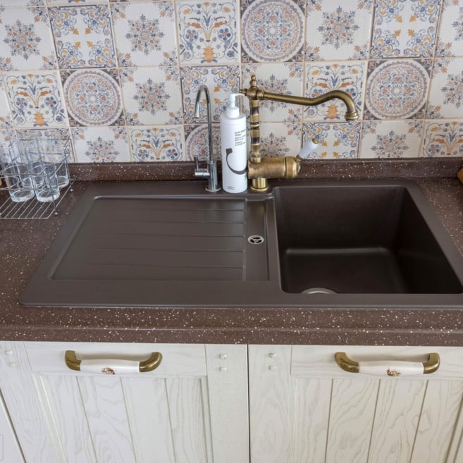 Кухня-классика-мойка-камень-смеситель-бронзовый--1028 Кухня-классика-мойка-камень-смеситель-бронзовый--1028
