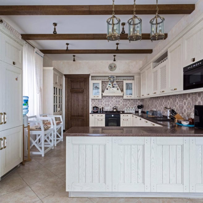 Кухня-классика-с пеналами-фасад-Drewpol-(натуральное-дерево)--1003 Кухня-классика-с пеналами-фасад-Drewpol-(натуральное-дерево)--1003