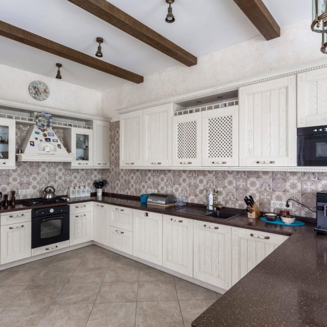 Кухня-классика-столешница-камень--1009 Кухня-классика-столешница-камень--1009