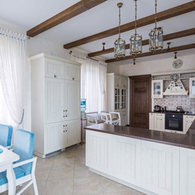 Кухня-классика-фасад-балки на потолке-(натуральное-дерево)--1005 Кухня-классика-фасад-балки на потолке-(натуральное-дерево)--1005