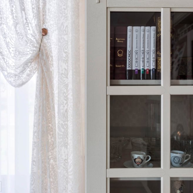 Кухня-классика-фасад-серванта с книгами-(натуральное-дерево)--1023 Кухня-классика-фасад-серванта с книгами-(натуральное-дерево)--1023