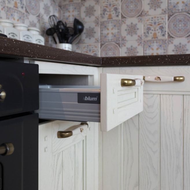 Кухня-классика-ящик-BlUM-Drewpol-(натуральное-дерево)--1029 Кухня-классика-ящик-BlUM-Drewpol-(натуральное-дерево)--1029