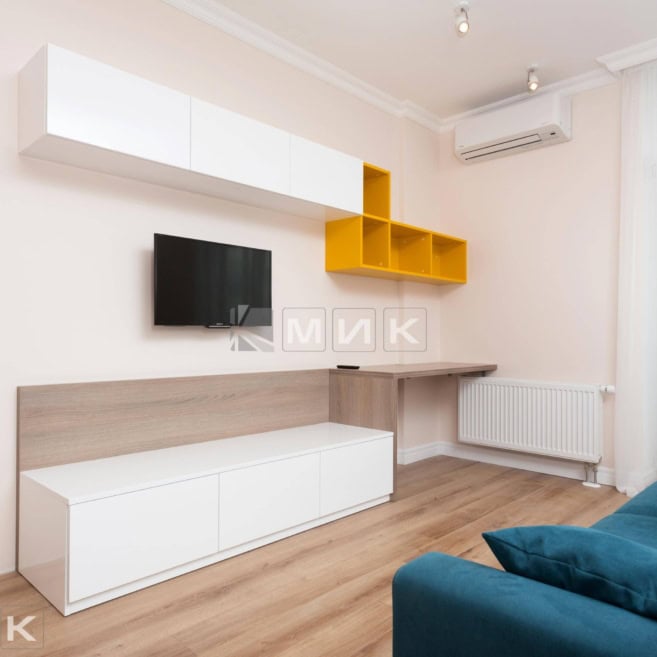 Стенка в гостиной комнате