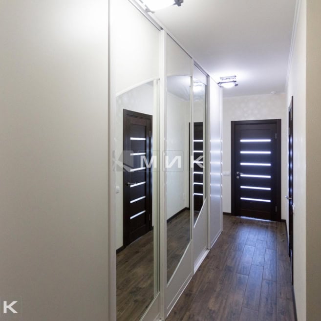 Шкаф-купе-с-зеркалом-(Сверстюка)-1001 Шкаф-купе-с-зеркалом-(Сверстюка)-1001