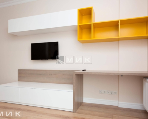 комод под тв и Стол в гостиной