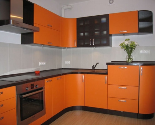 кухня-оранжевый-с-чёрным