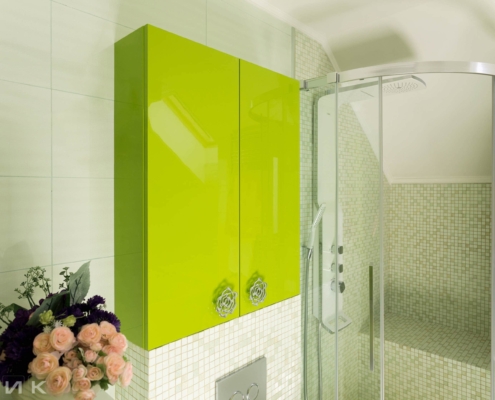 Шкаф в ванную зеленого цвета