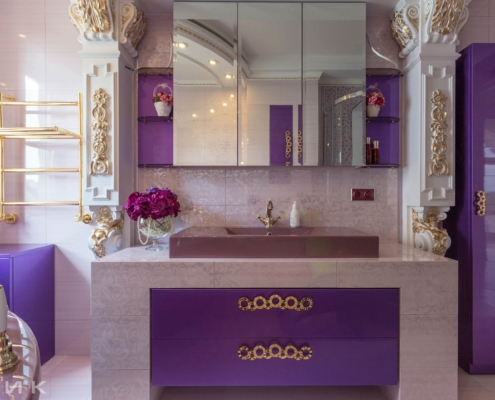 Фиолетовая-ванная-комната-в-царском-стиле-1002