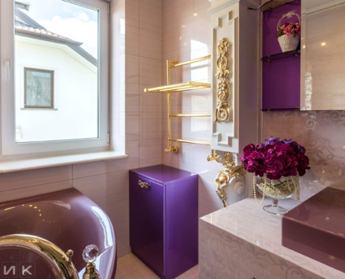Фиолетовая-ванная-комната-в-царском-стиле-1005