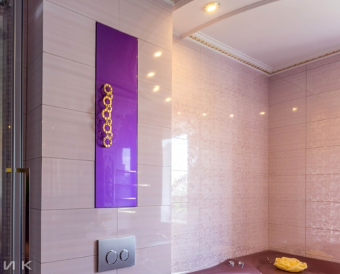 Фиолетовая-ванная-комната-в-царском-стиле-1008