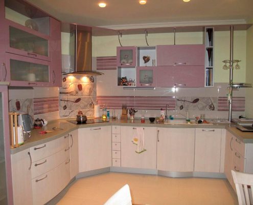 бежево-розовая-кухня