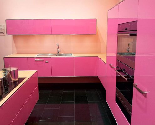 розовая-кухня-модерн