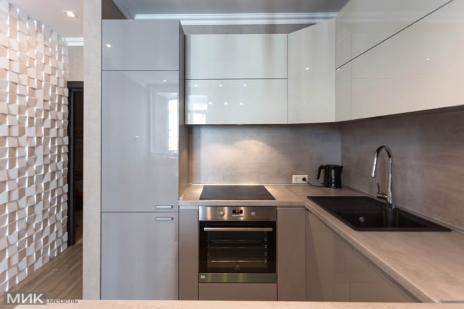 бело-серая-кухня-без ручек