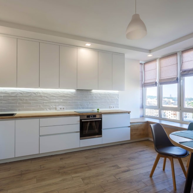 белый-кухонный-гарнитур-в-интерьере-1000