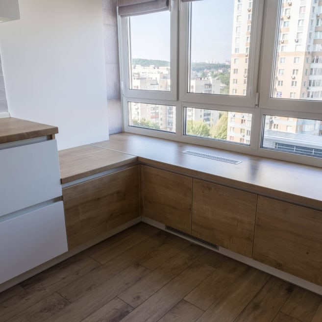 белый-кухонный-гарнитур-в-интерьере-1012