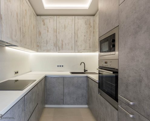 П-образная кухня из винтажного ДСП