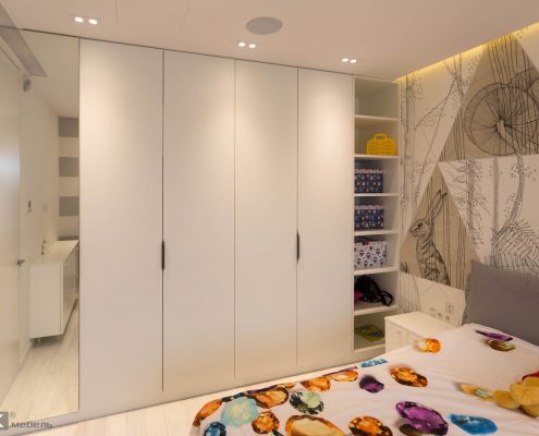 дизайнерский шкаф распашной с полками в детской дизайнерский шкаф распашной с полками в детской