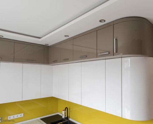 Глянцевые фасады на кухне