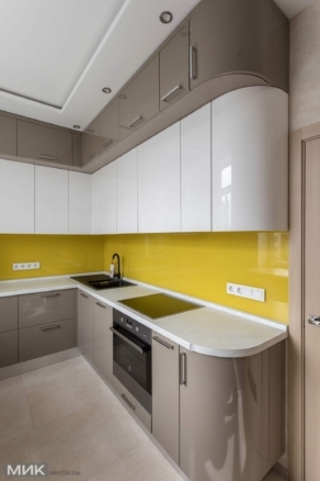 глянцевая-кухня-с-гнутыми-фасадами--1006