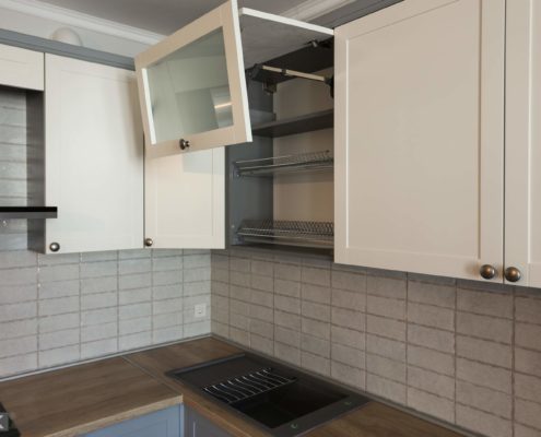 Сушка для посуды на матовой кухне Сушка для посуды на матовой кухне