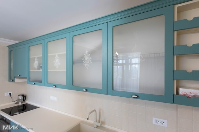 Кухня-МДФ-пленка-со-стеклом-1005