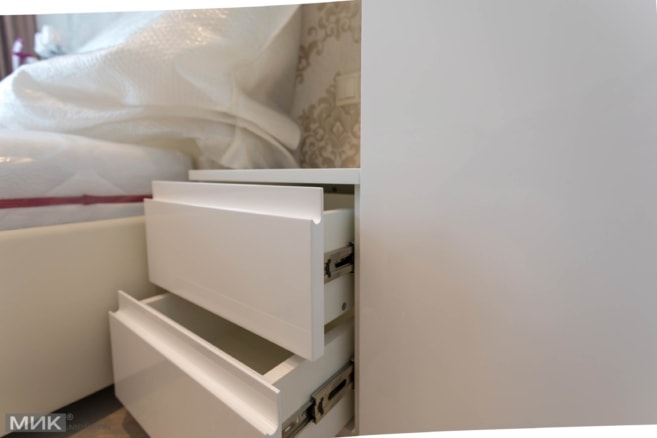 Тумба прикроватная белого цвета Тумба прикроватная белого цвета