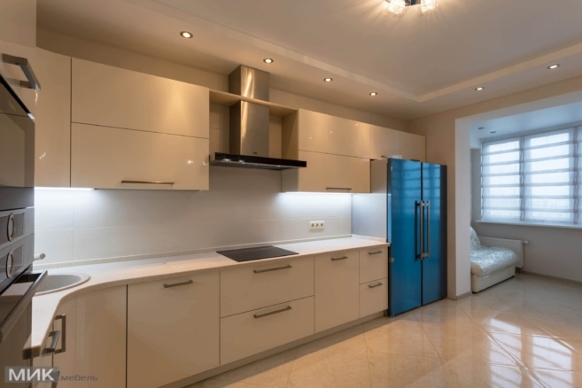 Кухня-бежевый-глянец-с холодильником side by side Кухня-бежевый-глянец-с холодильником side by side