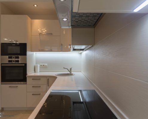 Кухня-бежевый-глянец-с подсветкой Кухня-бежевый-глянец-с подсветкой