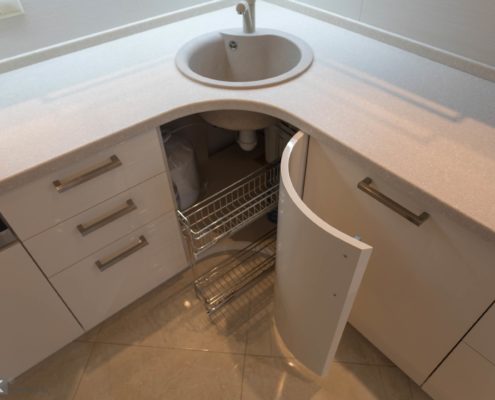 Тумба на кухне с карго Тумба на кухне с карго