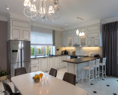 Кухня-с-барной-стойкой-в-частном-доме-1001