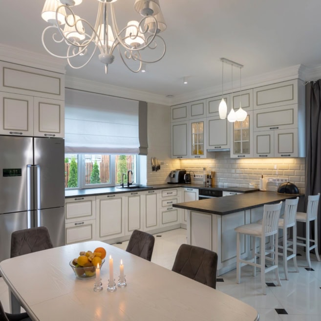 Кухня-с-барной-стойкой-в-частном-доме-1001