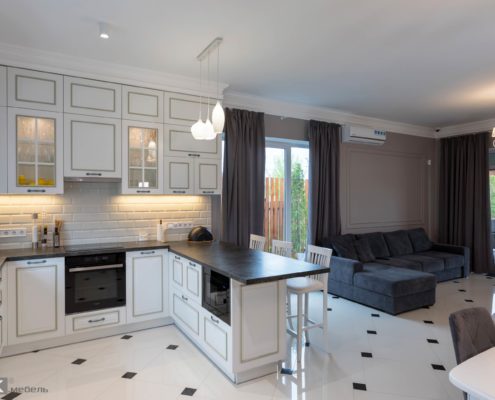 Барная стойка в класической кухне