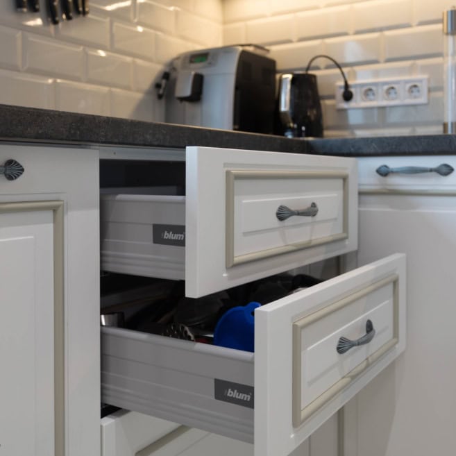 Ящики на кухне МДФ с патиной